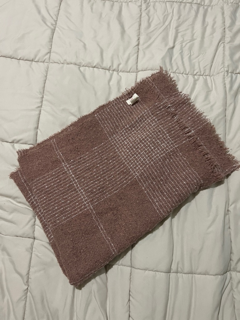 Cozy Checked Fringe Scarf in Mauve